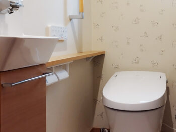 【トイレリフォーム事例】タンクレストイレで清潔・快適な空間へ。