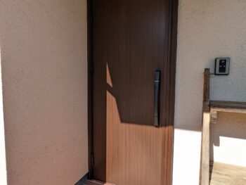 【岡山市 玄関ドア施工事例】たった1日で断熱・防犯アップ！ドアリモ玄関ドア。[価格帯：30～40万]