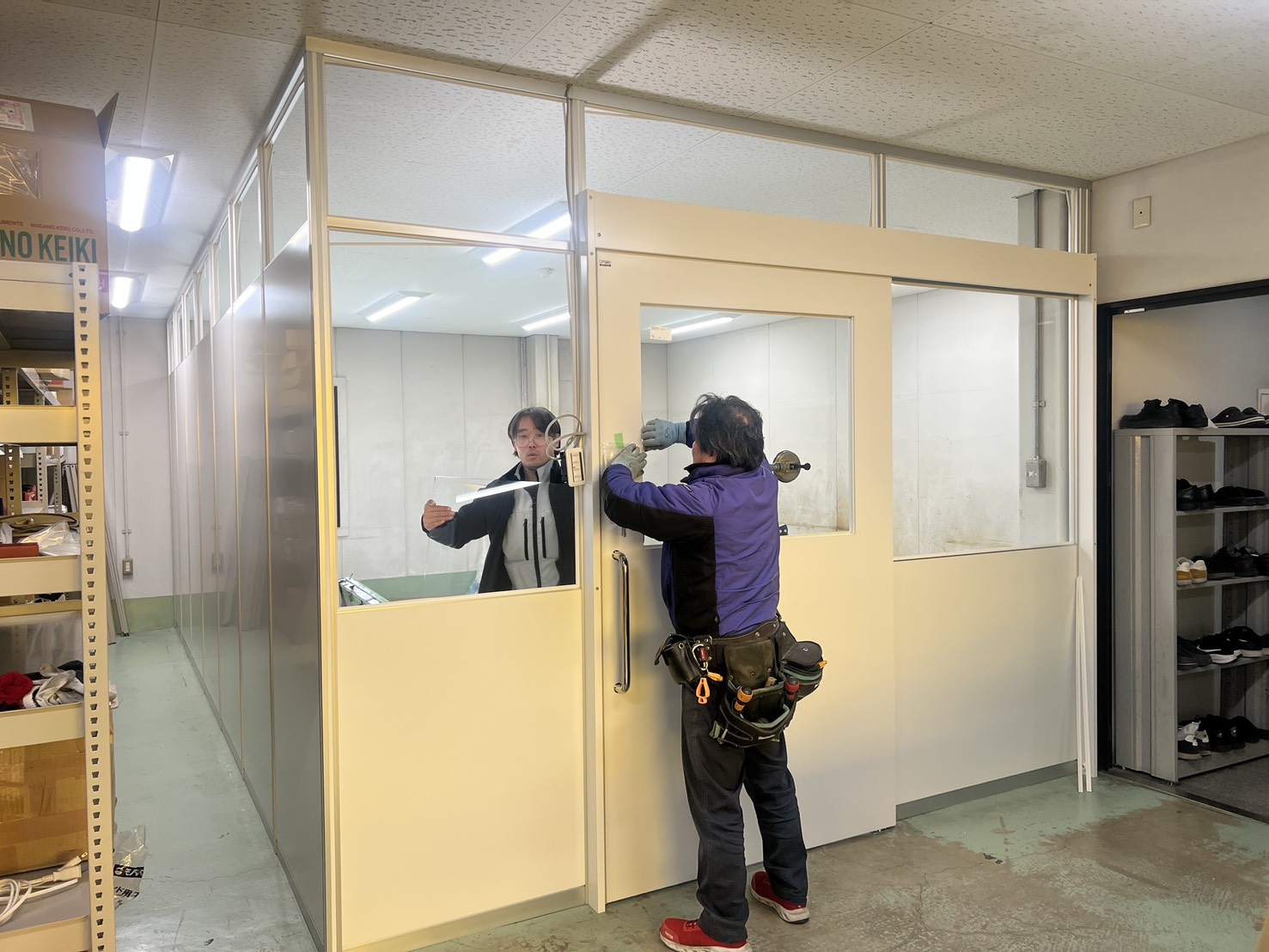 通常営業を行いながら照明工事を行う法人事務所